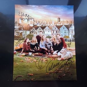 authentic signed cast pic of fuller house!